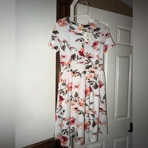 Chic Floral Midi Dress in Pink and Green